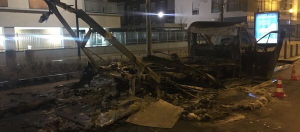 Véhicule détruit lors des émeutes Véhicule détruit lors des émeutes - Sputnik Afrique