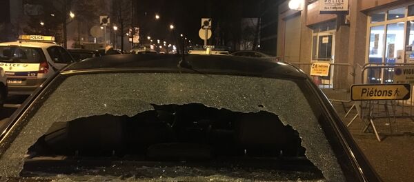 Véhicule détruit lors des émeutes - Sputnik Afrique