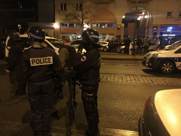 Police lors des émeutes Police lors des émeutes - Sputnik Afrique
