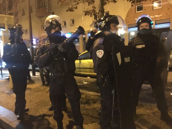 Police lors des émeutes Police lors des émeutes - Sputnik Afrique