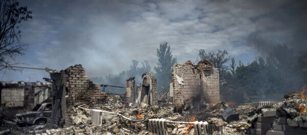 Дом, разрушенный во время авиационного удара вооруженных сил Украины по станице Луганская - Sputnik Afrique