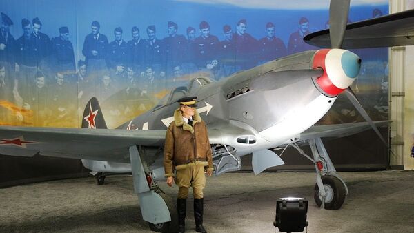 Un Yak 3 (01) au musée de l'Air et de l'Espace du Bourget. La casserole d'hélice est peinte aux trois couleurs. - Sputnik Afrique