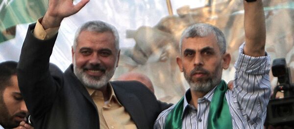 Ismaël Haniya (à gauche) et Yahya Sinwar (à droite), après sa libération en 2011 - Sputnik Afrique