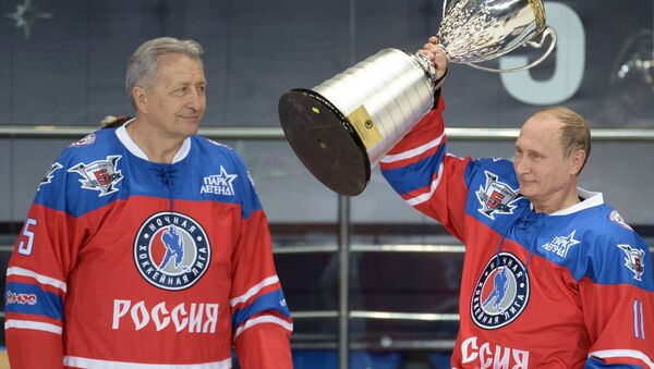Vladimir Poutine joue au hockey - Sputnik Afrique