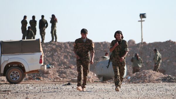 Les combattants des Forces démocratiques syriennes (FDS) au nord de Raqqa - Sputnik Afrique