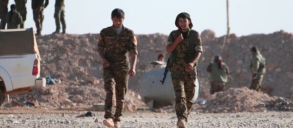 Les combattants des Forces démocratiques syriennes (FDS) au nord de Raqqa - Sputnik Afrique