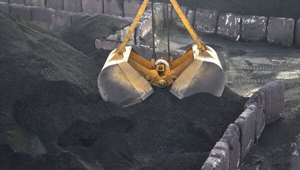 Разгрузка угля из ЮАР в порту Одессы - Sputnik Afrique