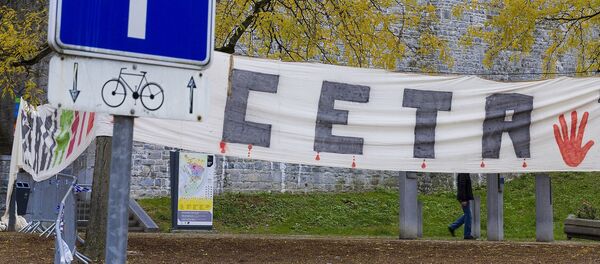 A banner against the CETA is displayed in front of the Walloon Parliament in Namur, Belgium on Friday, Oct. 28, 2016. - Sputnik Afrique