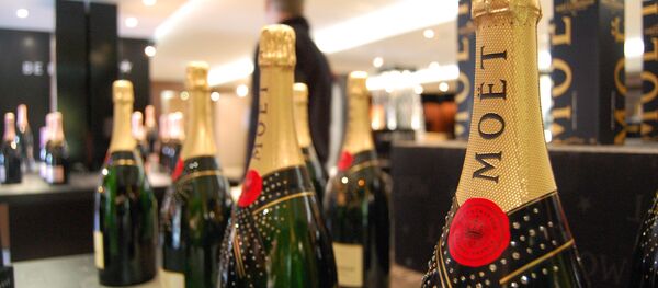 Moët & Chandon a réalisé le rêve de nombreuses personnes: un distributeur automatique de champagne! - Sputnik Afrique