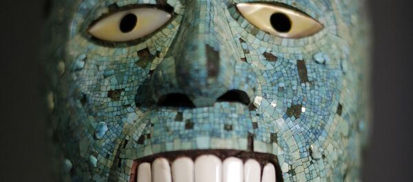 A turquoise mask dating from 1400-1521 is pictured at the 'Moctezuma Aztec Ruler' exhibition at the British museum in central London, on September 17, 2009. - Sputnik Afrique