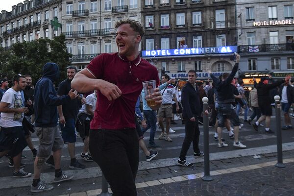 La situation à Lille avant le match Angleterre-Pays de Galles, 2016 La situation à Lille avant le match Angleterre-Pays de Galles, 2016 - Sputnik Afrique