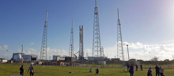 La fusée Falcon 9 de l'entrepise SpaceX sur le site de lancement le cosmodrome de Cap Canaveral, en Floride. La fusée Falcon 9 de l'entrepise SpaceX sur le site de lancement le cosmodrome de Cap Canaveral, en Floride. - Sputnik Afrique