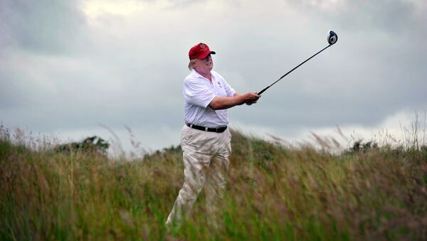 Donald Trump plays a stroke as he officially opens his new multi-million pound Trump International Golf Links course in Aberdeenshire, Scotland, on July 10, 2012 - Sputnik Afrique