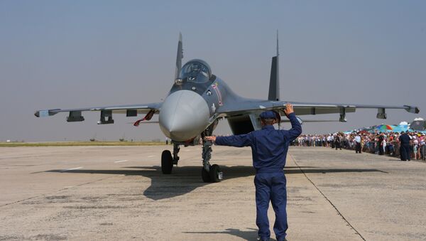 Истребитель СУ-35 перед выступлением в день Военно-воздушных сил в Липецке. - Sputnik Afrique