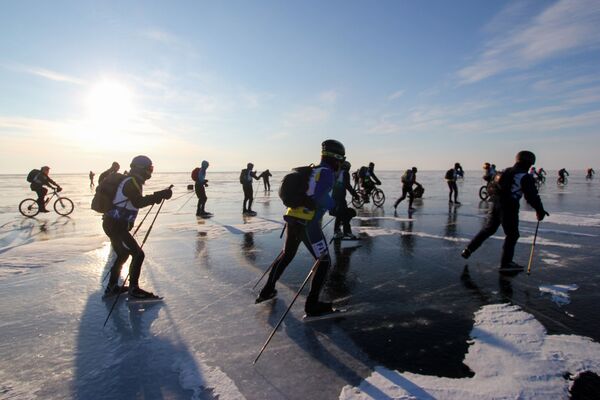 Course de l’extrême sur le lac Baïkal gelé - Sputnik Afrique