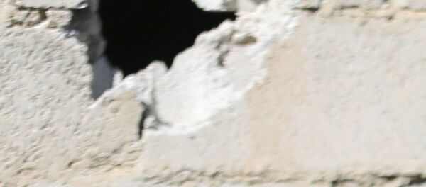 Fighters from the Jaish al-Islam (Islam Army), the foremost rebel group in Damascus province who fiercely oppose both the Syrian regime and the Islamic State group, gather inside a building on the frontline in the town of Bilaliyah, east of the capital Damascus, on February 4, 2017 - Sputnik Afrique