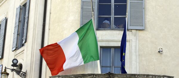 Bandiere dell'Italia e dell'UE - Sputnik Afrique