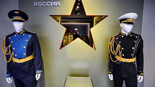 «Armée de Russie» présente des vestes de hussards serties de cristaux Swarovski - Sputnik Afrique