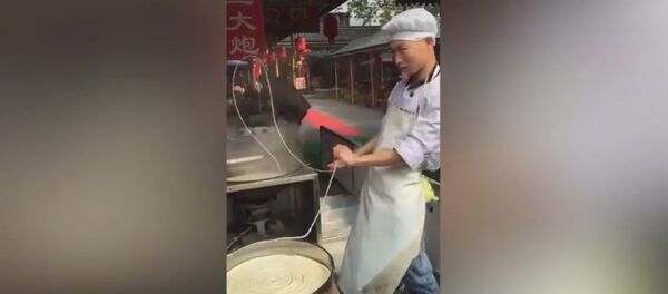 La danse des nouilles d’un chef chinois - Sputnik Afrique