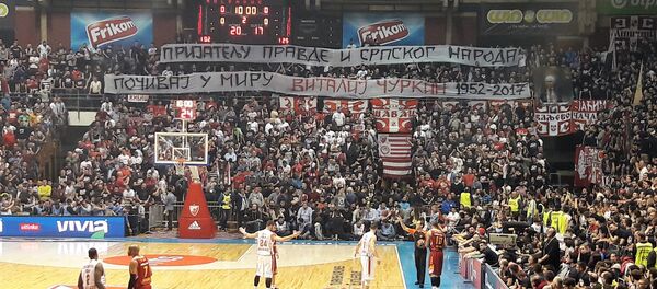 L’hommage émouvant de supporters de basket serbes à Vitali Tchourkine (Vidéo) - Sputnik Afrique