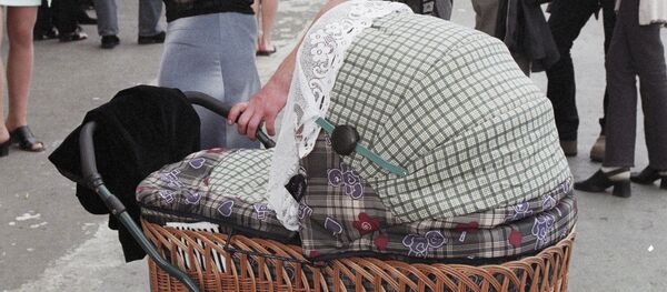 Jeune famille - Sputnik Afrique