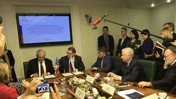 Les sénateurs russes et français signent un protocole de coopération - Sputnik Afrique