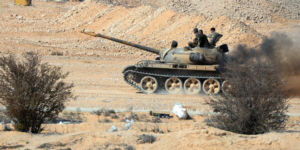 T-72 tank at the front-line of the Syrian Arab Army (SAA) near the Syrian city of Palmyra. - Sputnik Afrique
