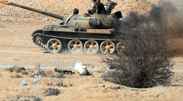 T-72 tank at the front-line of the Syrian Arab Army (SAA) near the Syrian city of Palmyra. - Sputnik Afrique