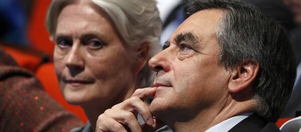 François Fillon et son épouse Penelope - Sputnik Afrique