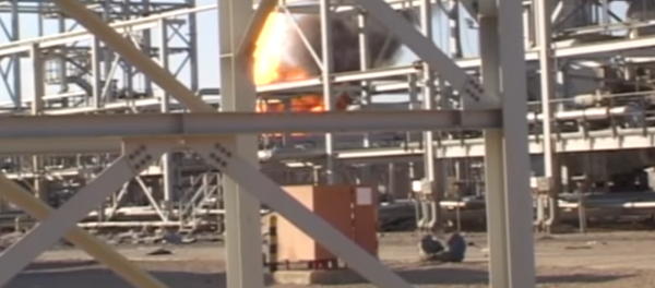 Un puits pétrolier en feu à Homs - Sputnik Afrique