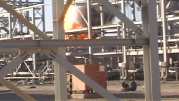 Un puits pétrolier en feu à Homs - Sputnik Afrique