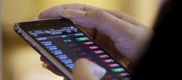 Un utilisateur de smartphone en Chine - Sputnik Afrique