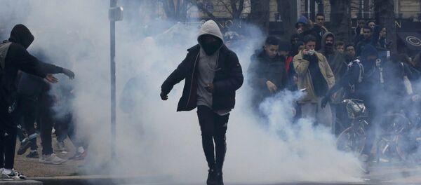 Une manifestation non-autorisée contre les violences policières à Paris - Sputnik Afrique