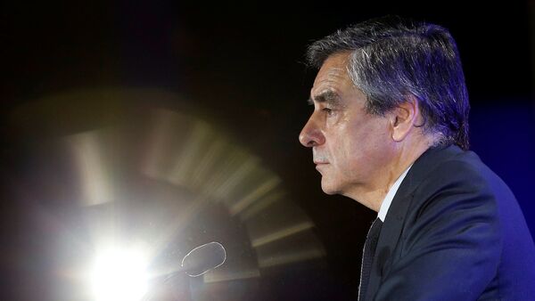 Francois Fillon, former French prime minister, member of the Republicans political party and 2017 presidential election candidate of the French centre-right, attends a political rally in Nimes, France - Sputnik Afrique