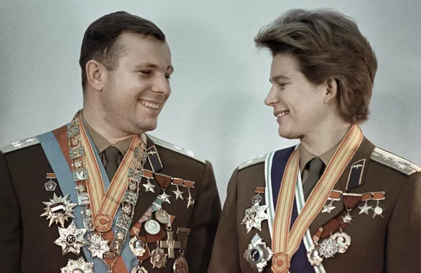Iouri Gagarine et Valentina Terechkova Iouri Gagarine et Valentina Terechkova - Sputnik Afrique