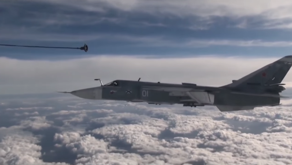 Ravitaillement d’un Su-24 au-dessus de la péninsule de Kola (VIDEO) - Sputnik Afrique