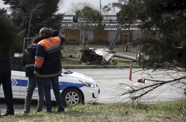 На месте разбившегося самолета в Стамбуле, Турция. 10 марта 2017 - Sputnik Afrique