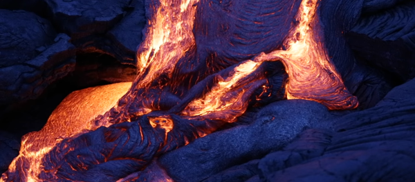 Les coulées de lave d'un bleu cosmique - Sputnik Afrique