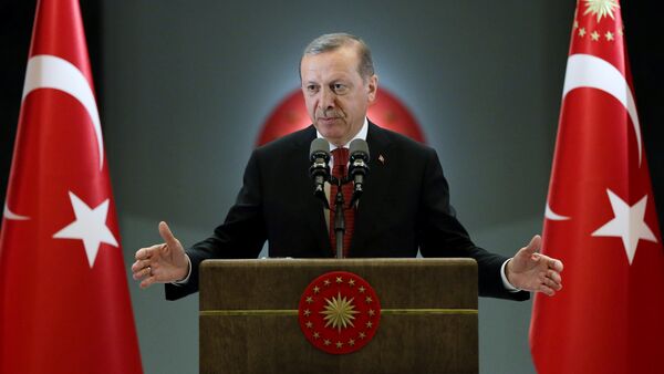 Turkish President Tayyip Erdogan makes a speech during an iftar event in Ankara, Turkey, June 27, 2016 - Sputnik Afrique