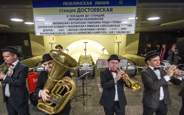 Le métro de la capitale russe se transforme en scène de théâtre - Sputnik Afrique