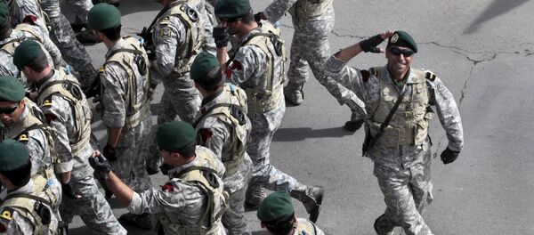 An Iranian army soldier salutes during a parade marking National Army Day, in front of the mausoleum of the late revolutionary founder Ayatollah Khomeini, just outside Tehran, Iran, Thursday, April 18, 2013. - Sputnik Afrique