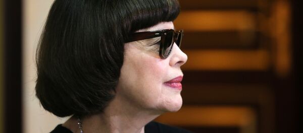 П/к Мирей Матьё в аэропорту Шереметьево П/к Мирей Матьё в аэропорту Шереметьево - Sputnik Afrique