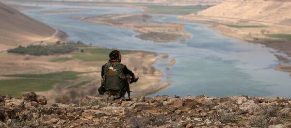 Une rive de l'Euphrate - Sputnik Afrique