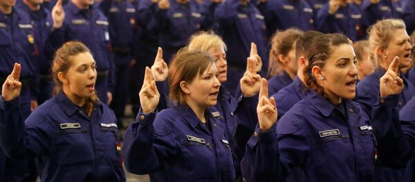 Hungarian border hunter recruits take oath during a swearing in ceremony in Budapest, Hungary, March 7, 2017. Picture taken March 7, 2017. - Sputnik Afrique
