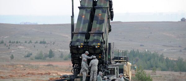 US soldiers work on a Patriot missile system - Sputnik Afrique