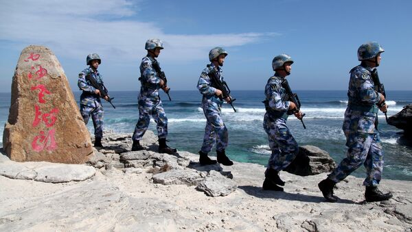 Des soldats de l'armée populaire de libération de Chine patrouillent à l'île Woody, dans l'archipel de Paracel, connu en Chine sous le nom d'îles Xisha, le 29 janvier 2016 - Sputnik Afrique