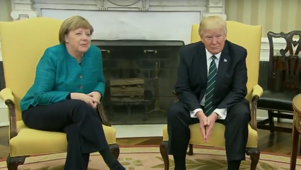 Donald Trump refuses handshake with Angela Merkel - Sputnik Afrique