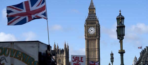 Le drapeau britannique devant le Big Ben à Londres Le drapeau britannique devant le Big Ben à Londres - Sputnik Afrique