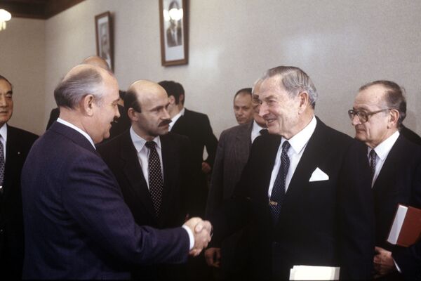 Mikhaïl Gorbatchev et David Rockefeller Mikhaïl Gorbatchev et David Rockefeller - Sputnik Afrique