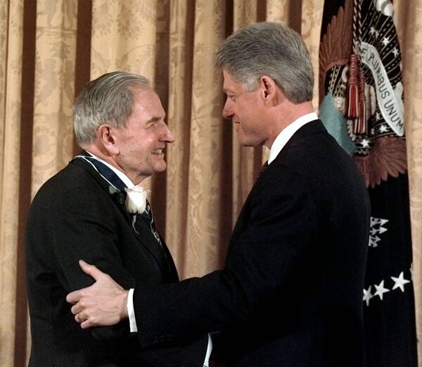 Bill Clinton et David Rockefeller Bill Clinton et David Rockefeller - Sputnik Afrique
